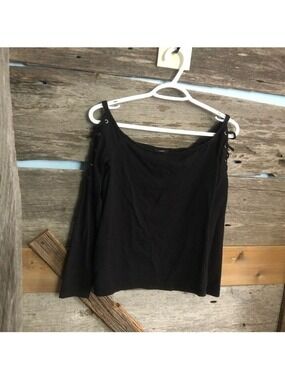 Guess size med black caged cold shoulder top